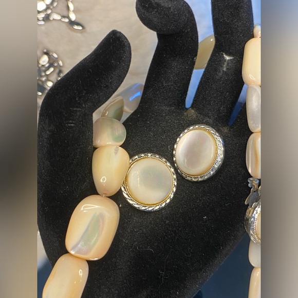 Vintage BALAMUTI Mother of Pearl MOP Necklace/matching earrings. 21”Signed Japan - Picture 5 of 17